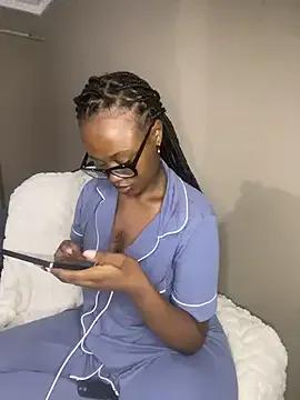 Moonzy77 on StripChat 