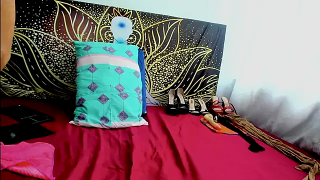 Offline mrs_angelica on StripChat