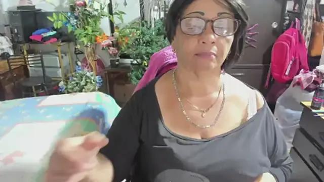 Mrs_mommy_ — 2  FINGER  IN ASS