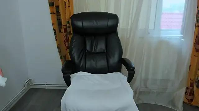 NaughtyWifey1 on StripChat