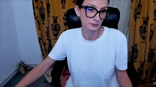 NaughtyWifey1 on StripChat