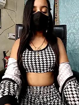 Parinaaz18 on StripChat