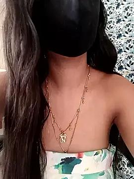 Parinaaz18 on StripChat