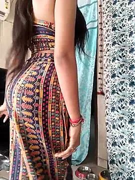 Parinaaz18 on StripChat