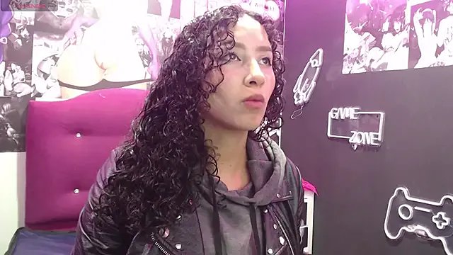 Freechat pettymoon1 on StripChat