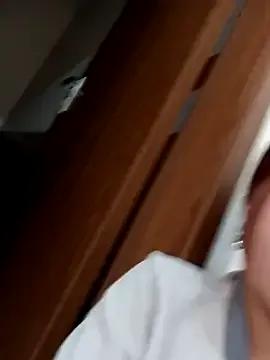 Freechat qinejr37 on StripChat