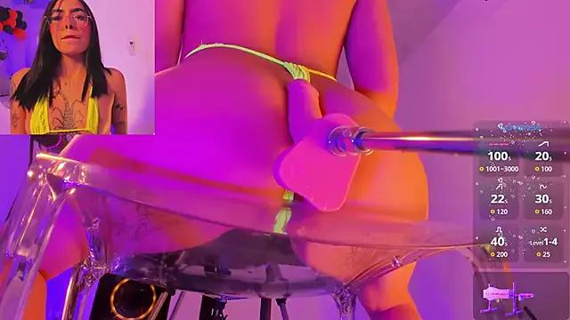 Freechat raven_blackk on StripChat