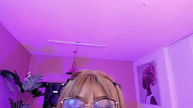 Freechat Red_lady on StripChat