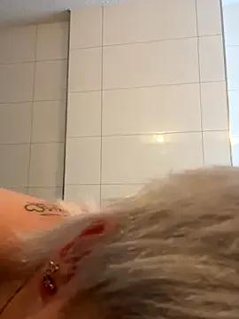 Rozendefotz — Nackter Krper einlen mit Duschen