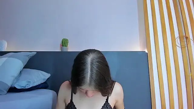 Freechat sara__jones_gh on StripChat