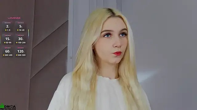 Freechat SaraHearts on StripChat