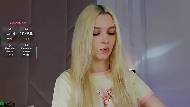 Freechat SaraHearts on StripChat