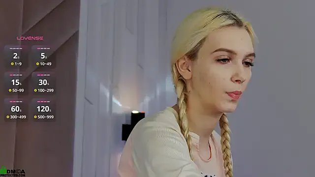 Freechat SaraHearts on StripChat