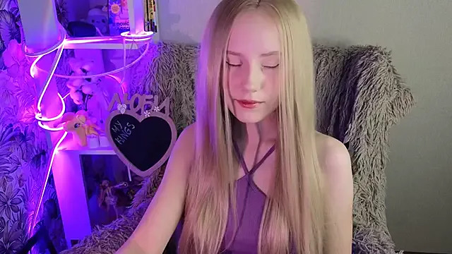 sarakaell on StripChat