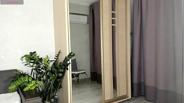 SaraShine_ on StripChat