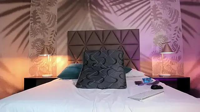 Scarleett_22 on StripChat