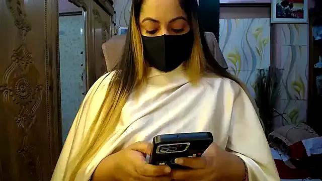 SeductiveMahira on StripChat