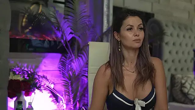 Freechat SeductiveMom on StripChat