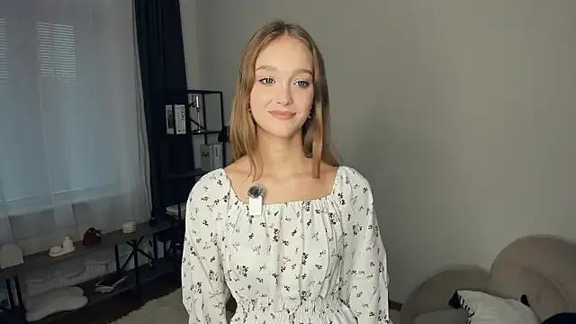 Freechat SerrenaAa on StripChat