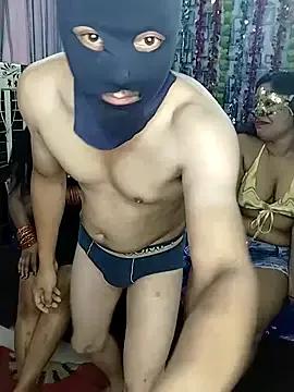 Sexy_anaamika — 4 girl's sucking