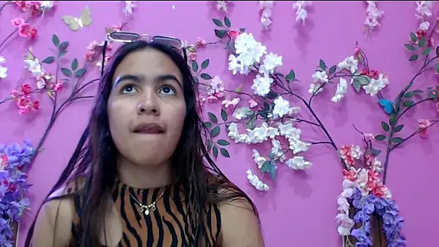 Freechat skinnysofia18 on StripChat