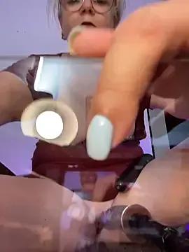 Freechat slutgold on StripChat