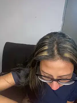 Offline StefanyLuxe_18 on StripChat