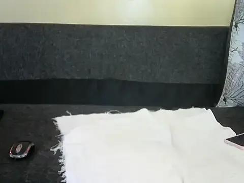 Sugarbaby32 on StripChat