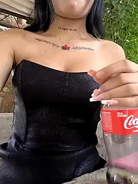 Freechat the_titis_outdoors on StripChat