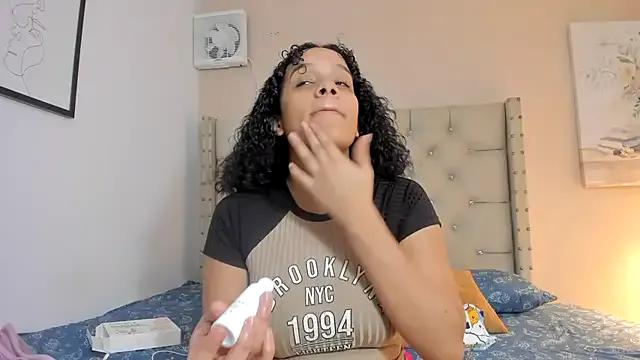 vanesasexyhot21 on StripChat