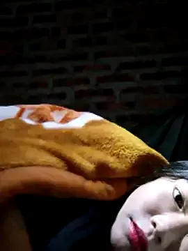 yana-zz on StripChat 