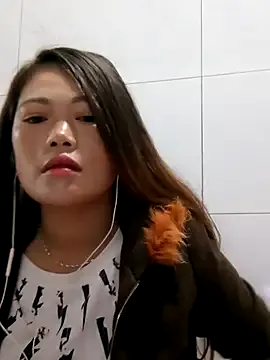 yana-zz on StripChat 