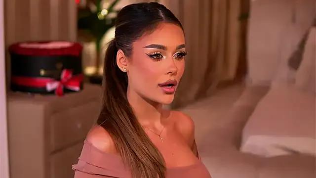 YasmineShaw — Warming Up A Bit 