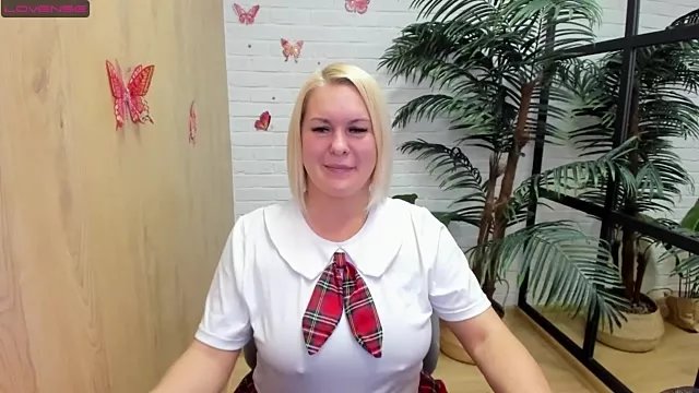 Freechat YolandaKiss on StripChat