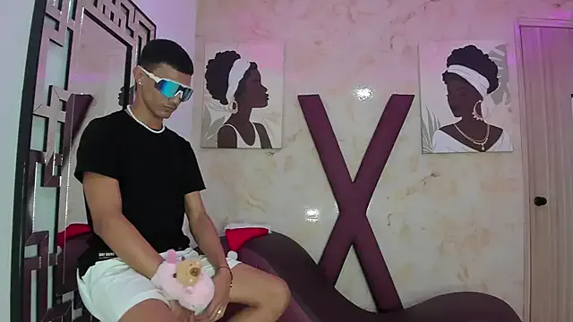 Freechat YOUNG_GUYS1 on StripChat