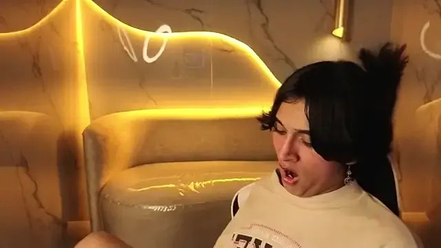 Freechat zoe_tp on StripChat