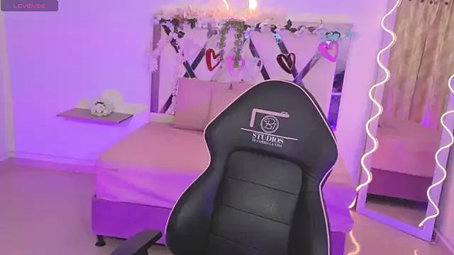 Freechat ZURY_TAY on StripChat