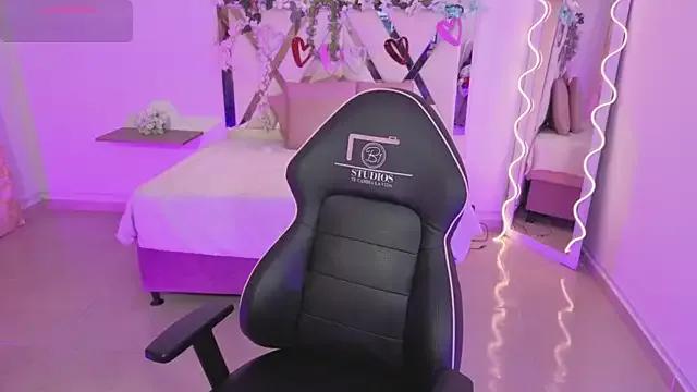 Freechat ZURY_TAY on StripChat